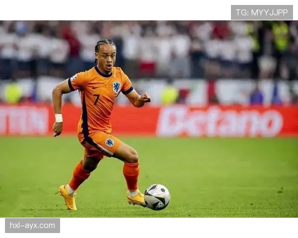 哈维·西蒙斯国家队表现稳健，助球队斩获关键胜利